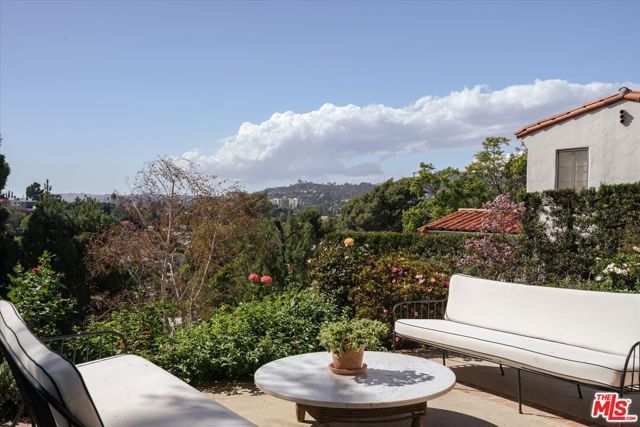 2560 Micheltorena Street, Los Angeles, CA 90039
