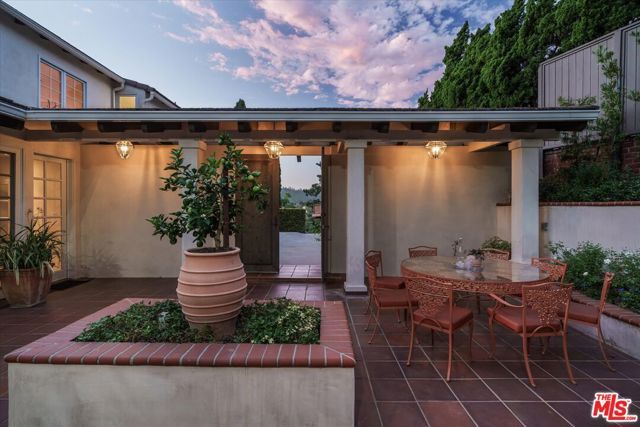2560 Micheltorena Street, Los Angeles, CA 90039