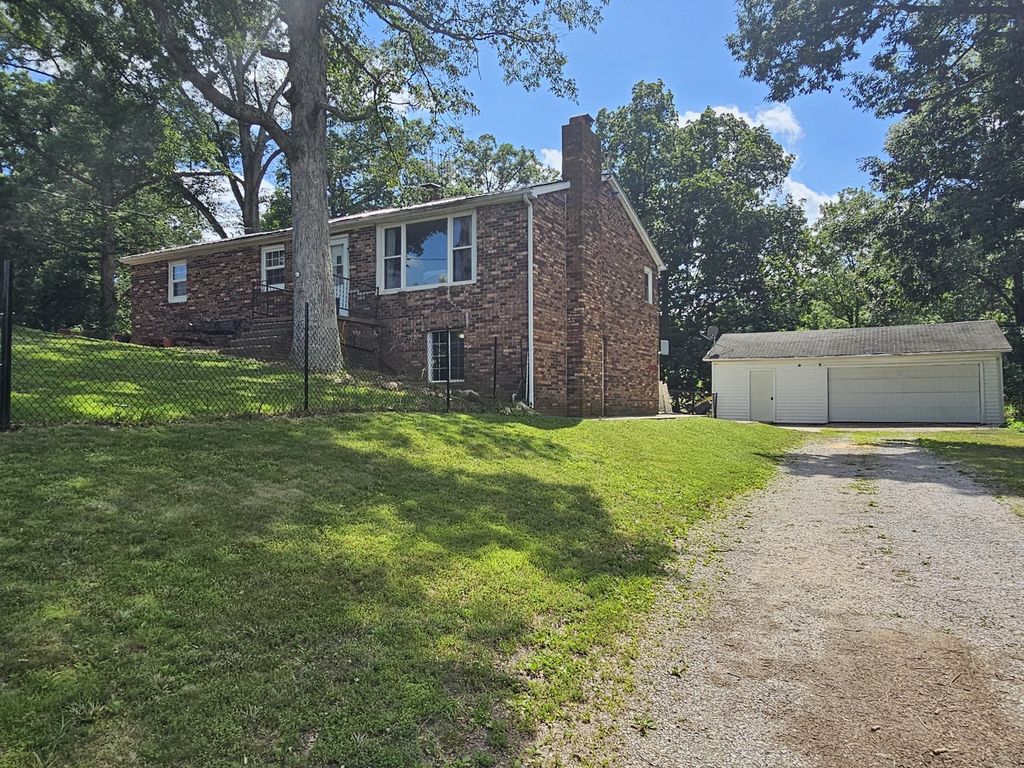 Image 1 of property listing at 8841 N Triton Lane, Mt Vernon, IL 62864