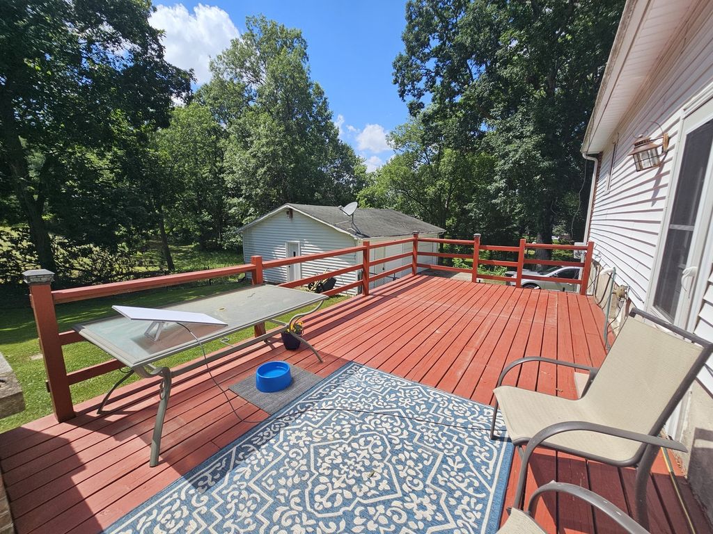 Image 12 of property listing at 8841 N Triton Lane, Mt Vernon, IL 62864