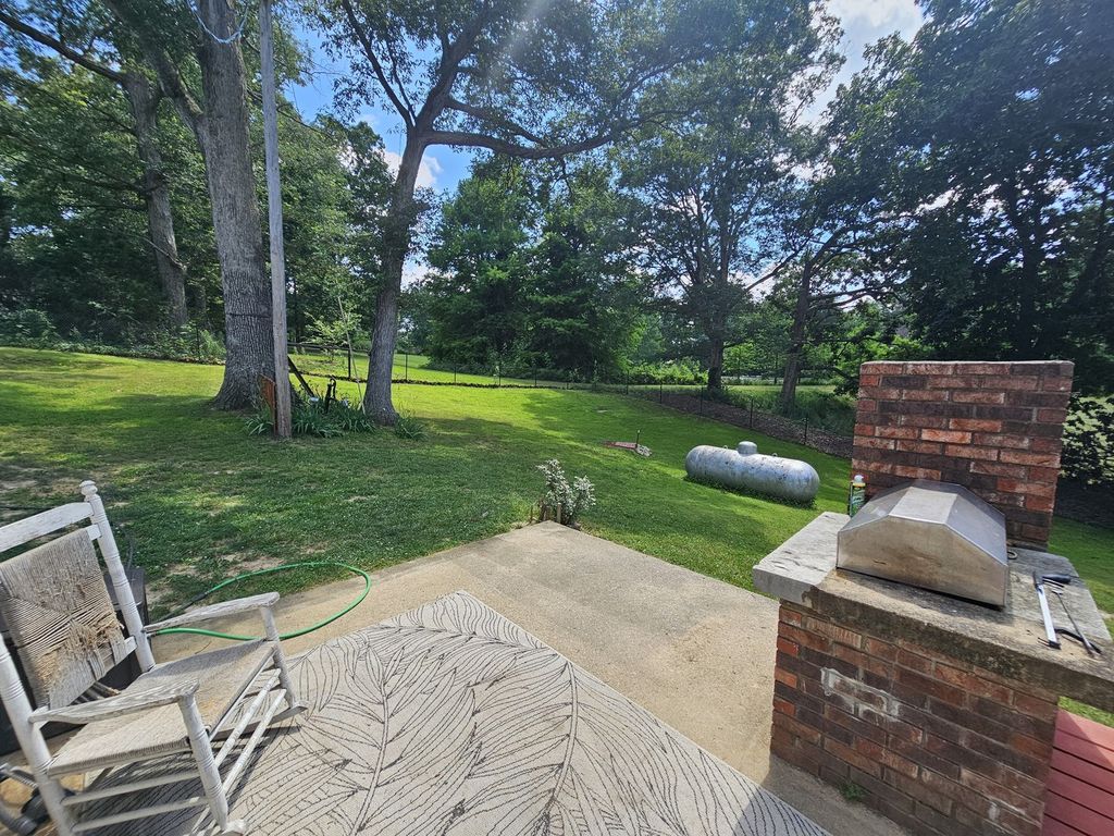 Image 14 of property listing at 8841 N Triton Lane, Mt Vernon, IL 62864
