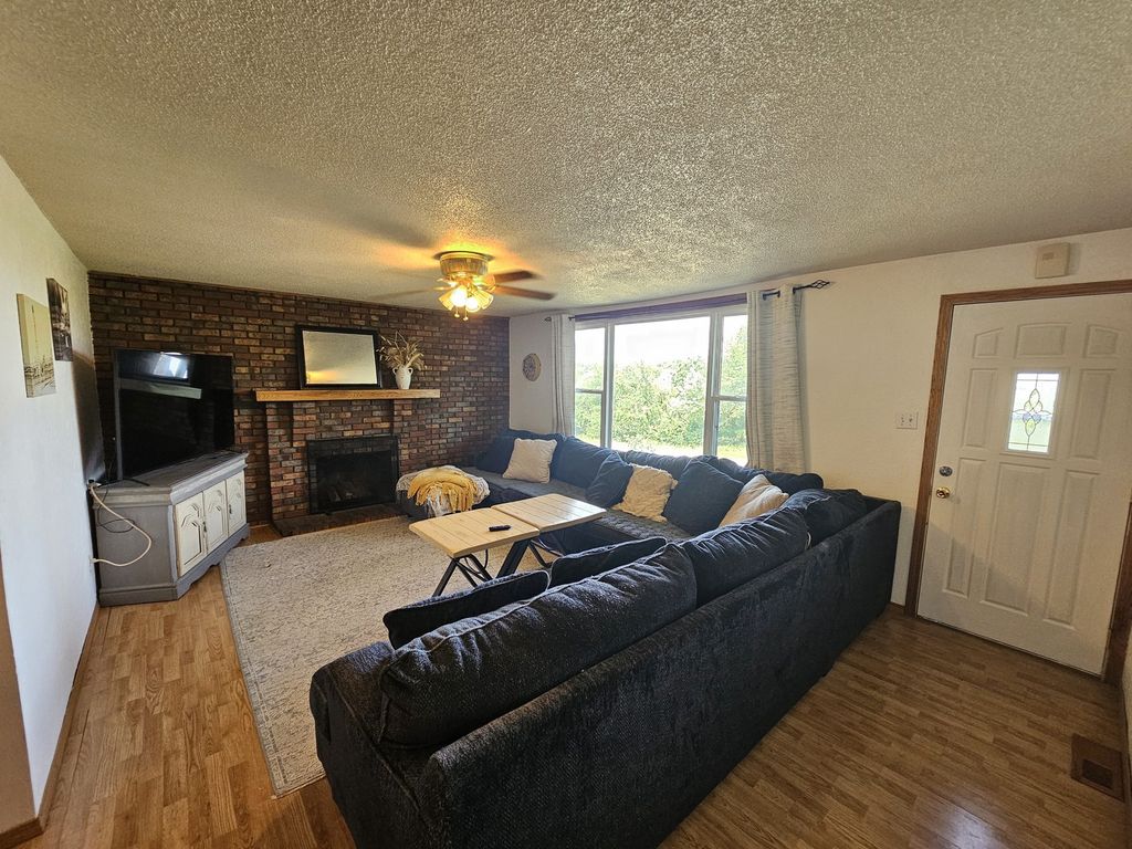 Image 15 of property listing at 8841 N Triton Lane, Mt Vernon, IL 62864