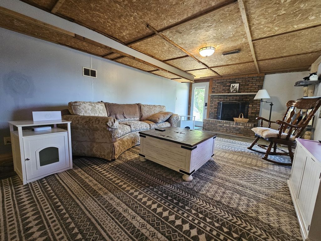 Image 26 of property listing at 8841 N Triton Lane, Mt Vernon, IL 62864