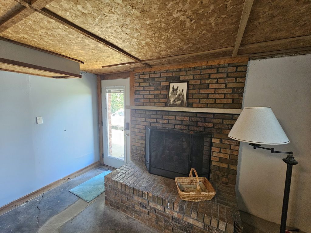 Image 27 of property listing at 8841 N Triton Lane, Mt Vernon, IL 62864