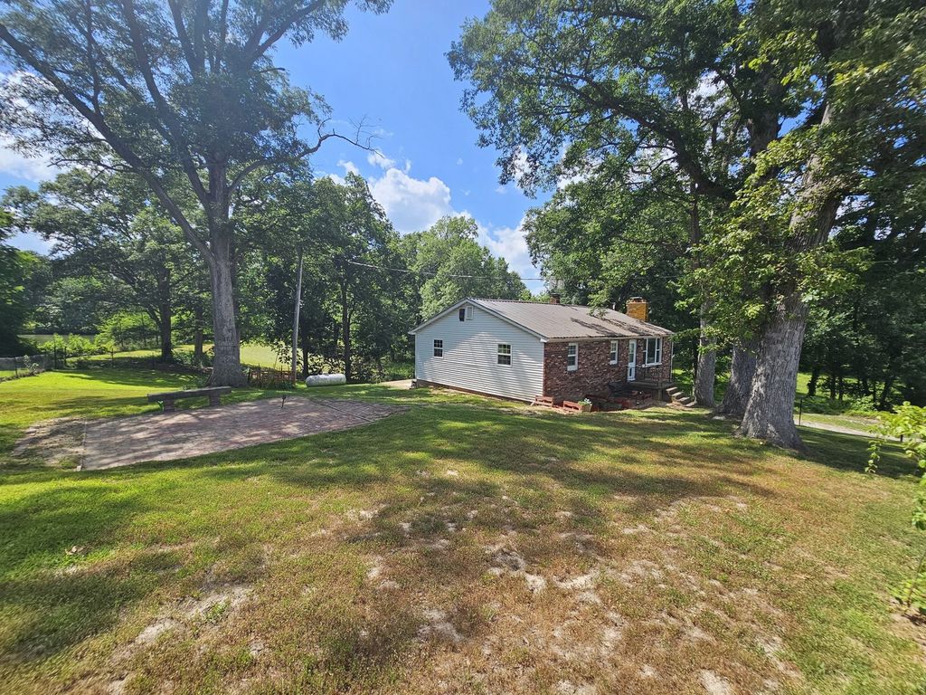 Image 9 of property listing at 8841 N Triton Lane, Mt Vernon, IL 62864
