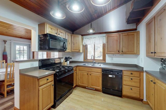 W3797 Lakeview Park Drive, Lake Geneva, WI 53147