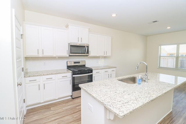 212 Serenity Lake Drive, Pearl, MS 39208