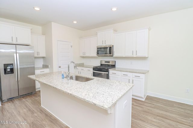 212 Serenity Lake Drive, Pearl, MS 39208