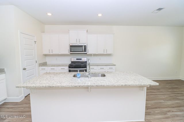 212 Serenity Lake Drive, Pearl, MS 39208