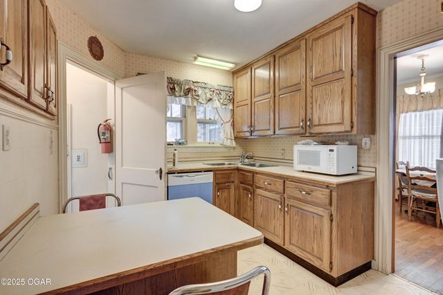 1610 S Joplin Avenue, Joplin, MO 64804