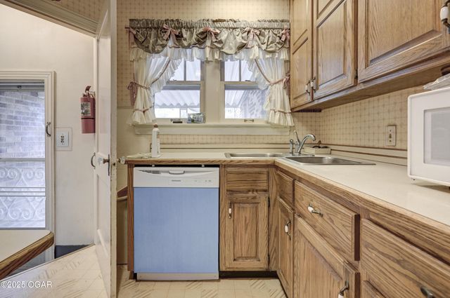 1610 S Joplin Avenue, Joplin, MO 64804