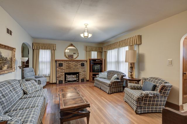 1610 S Joplin Avenue, Joplin, MO 64804