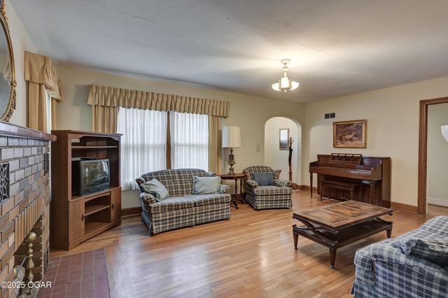 1610 S Joplin Avenue, Joplin, MO 64804