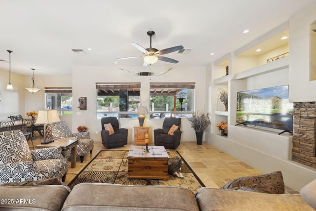 103 S SIXSHOOTER Road S, Apache Junction, AZ 85119