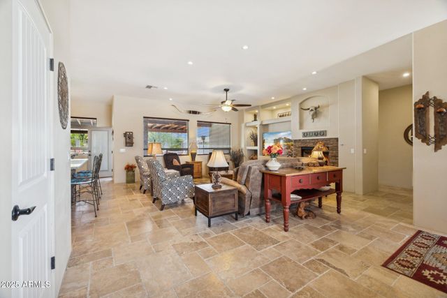 103 S SIXSHOOTER Road S, Apache Junction, AZ 85119