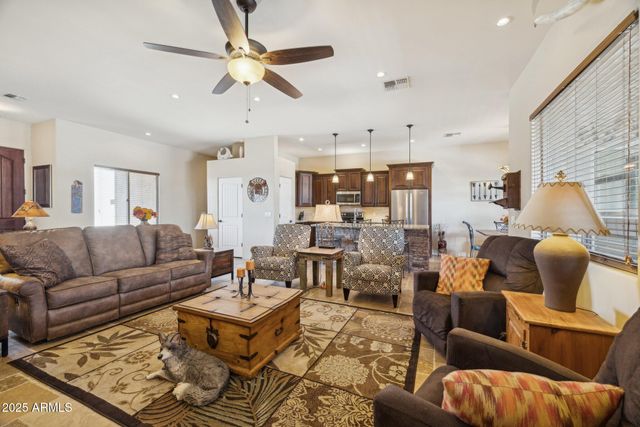 103 S SIXSHOOTER Road S, Apache Junction, AZ 85119