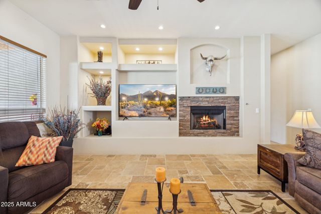 103 S SIXSHOOTER Road S, Apache Junction, AZ 85119