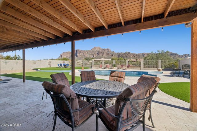 103 S SIXSHOOTER Road S, Apache Junction, AZ 85119