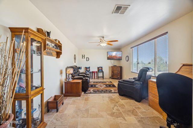 103 S SIXSHOOTER Road S, Apache Junction, AZ 85119