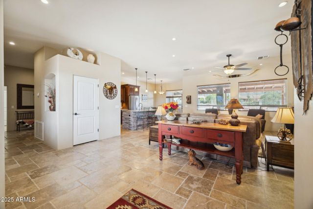 103 S SIXSHOOTER Road S, Apache Junction, AZ 85119