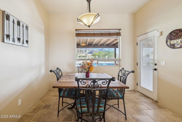 103 S SIXSHOOTER Road S, Apache Junction, AZ 85119