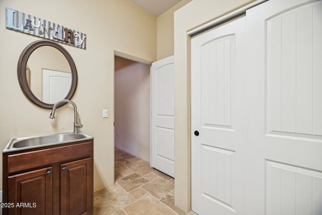 103 S SIXSHOOTER Road S, Apache Junction, AZ 85119