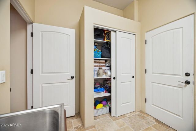 103 S SIXSHOOTER Road S, Apache Junction, AZ 85119