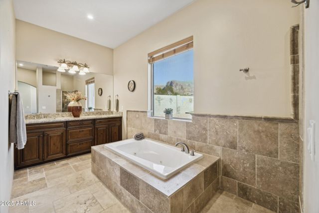 103 S SIXSHOOTER Road S, Apache Junction, AZ 85119