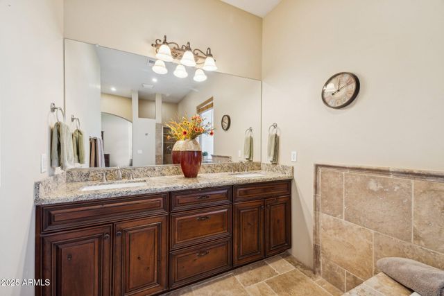 103 S SIXSHOOTER Road S, Apache Junction, AZ 85119