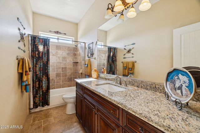 103 S SIXSHOOTER Road S, Apache Junction, AZ 85119