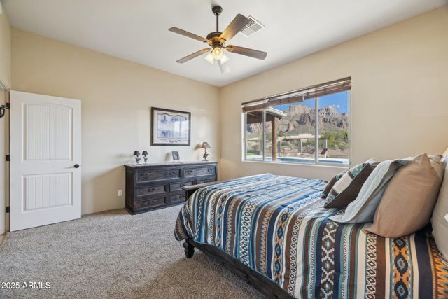 103 S SIXSHOOTER Road S, Apache Junction, AZ 85119