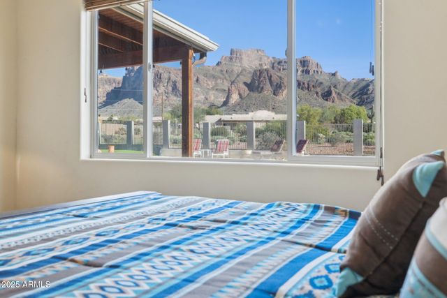 103 S SIXSHOOTER Road S, Apache Junction, AZ 85119