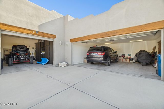 103 S SIXSHOOTER Road S, Apache Junction, AZ 85119