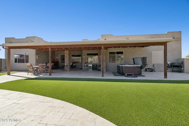 103 S SIXSHOOTER Road S, Apache Junction, AZ 85119