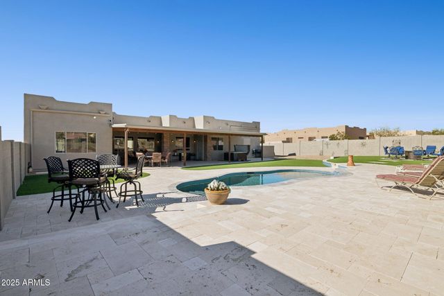 103 S SIXSHOOTER Road S, Apache Junction, AZ 85119