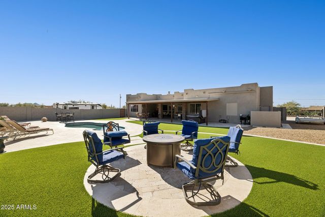 103 S SIXSHOOTER Road S, Apache Junction, AZ 85119