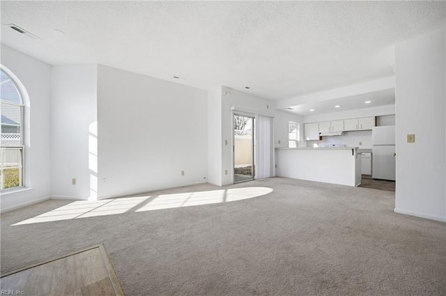 3633 Essex Pond Quay, Virginia Beach, VA 23462