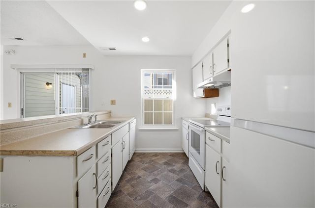 3633 Essex Pond Quay, Virginia Beach, VA 23462