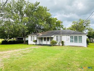 412 Poth Street, Yoakum, TX 77995