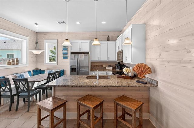2821 S 11th St 104, Port Aransas, TX 78373