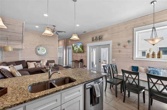 2821 S 11th St 104, Port Aransas, TX 78373
