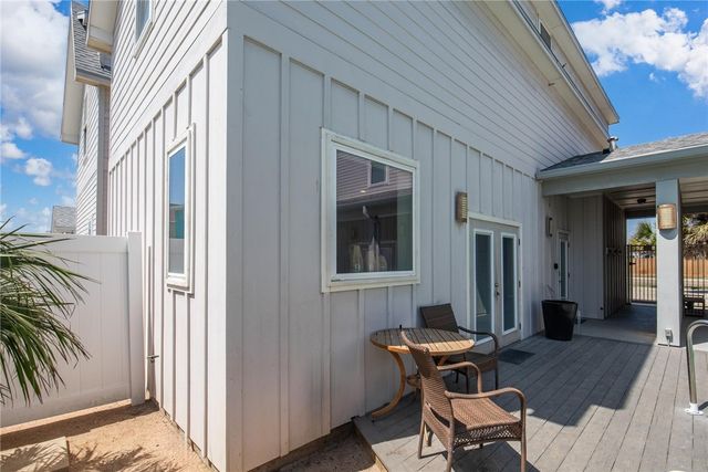 2821 S 11th St 104, Port Aransas, TX 78373