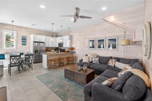 2821 S 11th St 104, Port Aransas, TX 78373