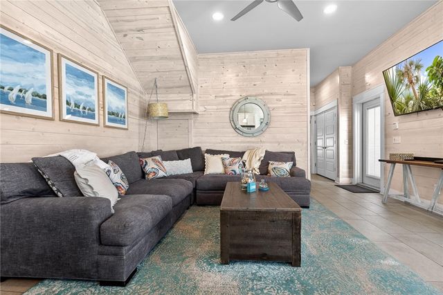 2821 S 11th St 104, Port Aransas, TX 78373