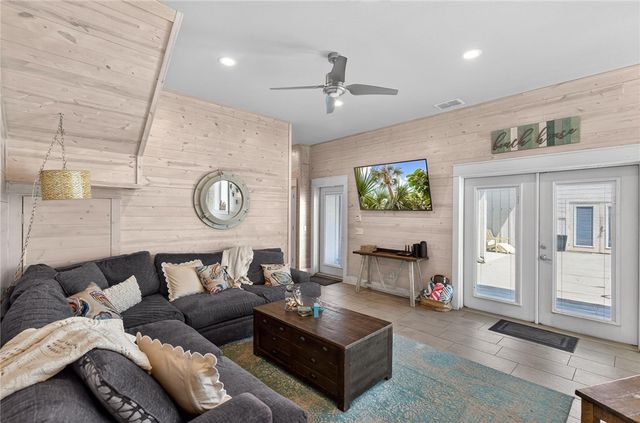 2821 S 11th St 104, Port Aransas, TX 78373