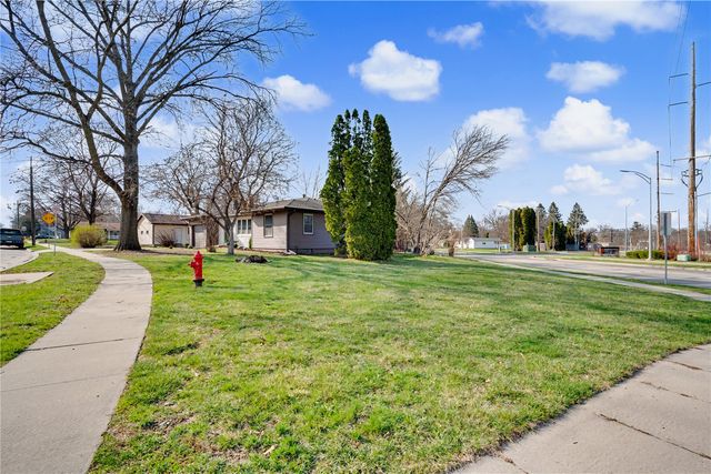 1718 Highland Avenue, Iowa City, IA 52240