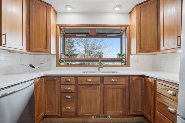 1718 Highland Avenue, Iowa City, IA 52240