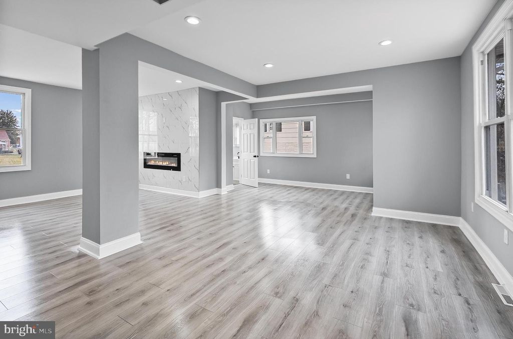 Image 13 of property listing at 5306 KENILWORTH AVE, Baltimore, MD 21212