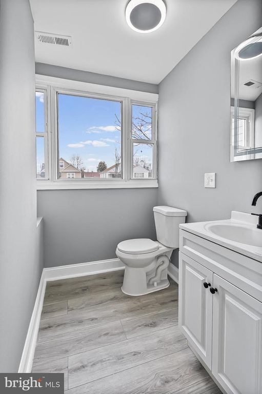 Image 14 of property listing at 5306 KENILWORTH AVE, Baltimore, MD 21212