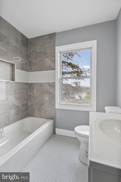 Image 16 of property listing at 5306 KENILWORTH AVE, Baltimore, MD 21212